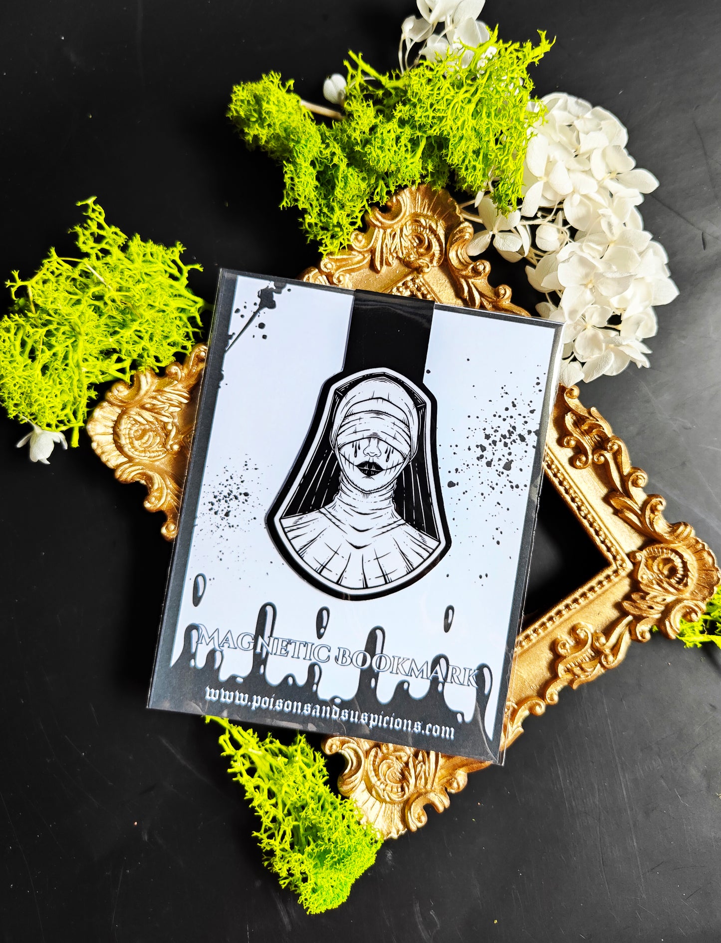 Magnetic Bookmark "Nun"