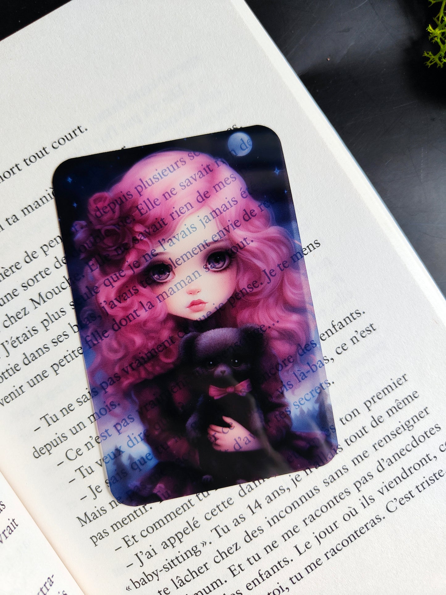 Transparent Bookmark "Creepy Girl"