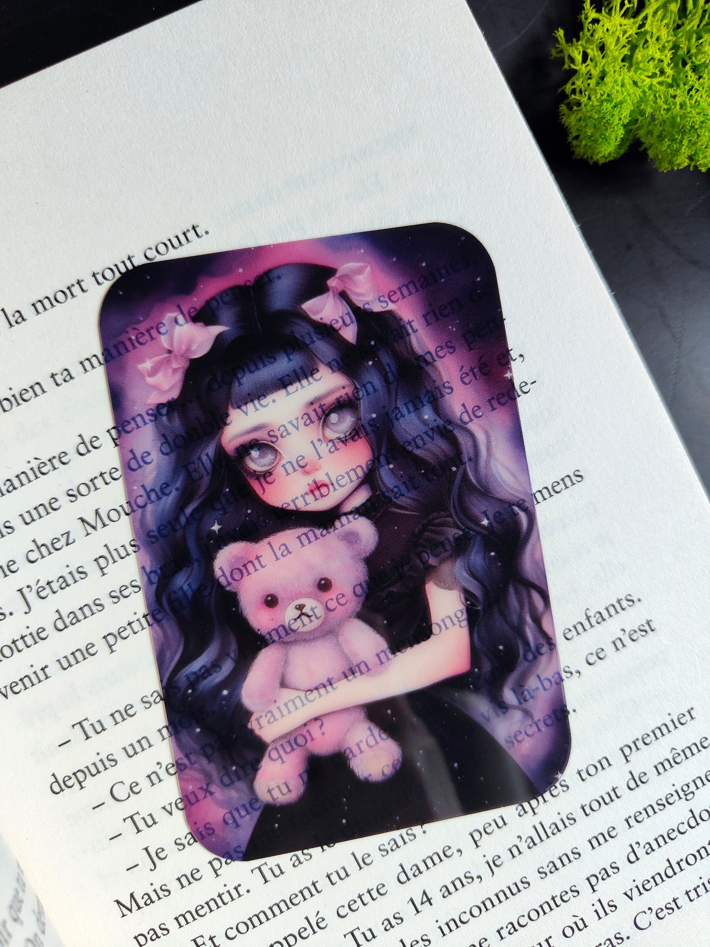 Transparent Bookmark "Creepy Girl"