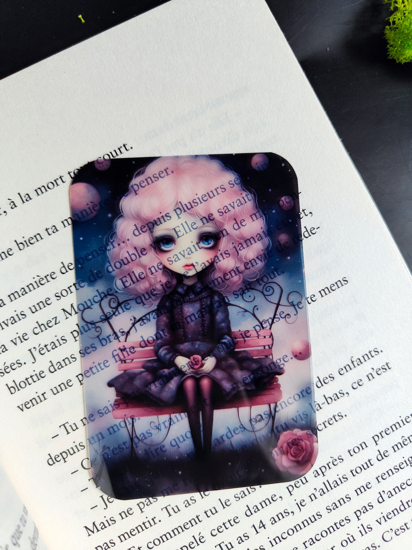 Marque-Page Transparent "Creepy Girl"