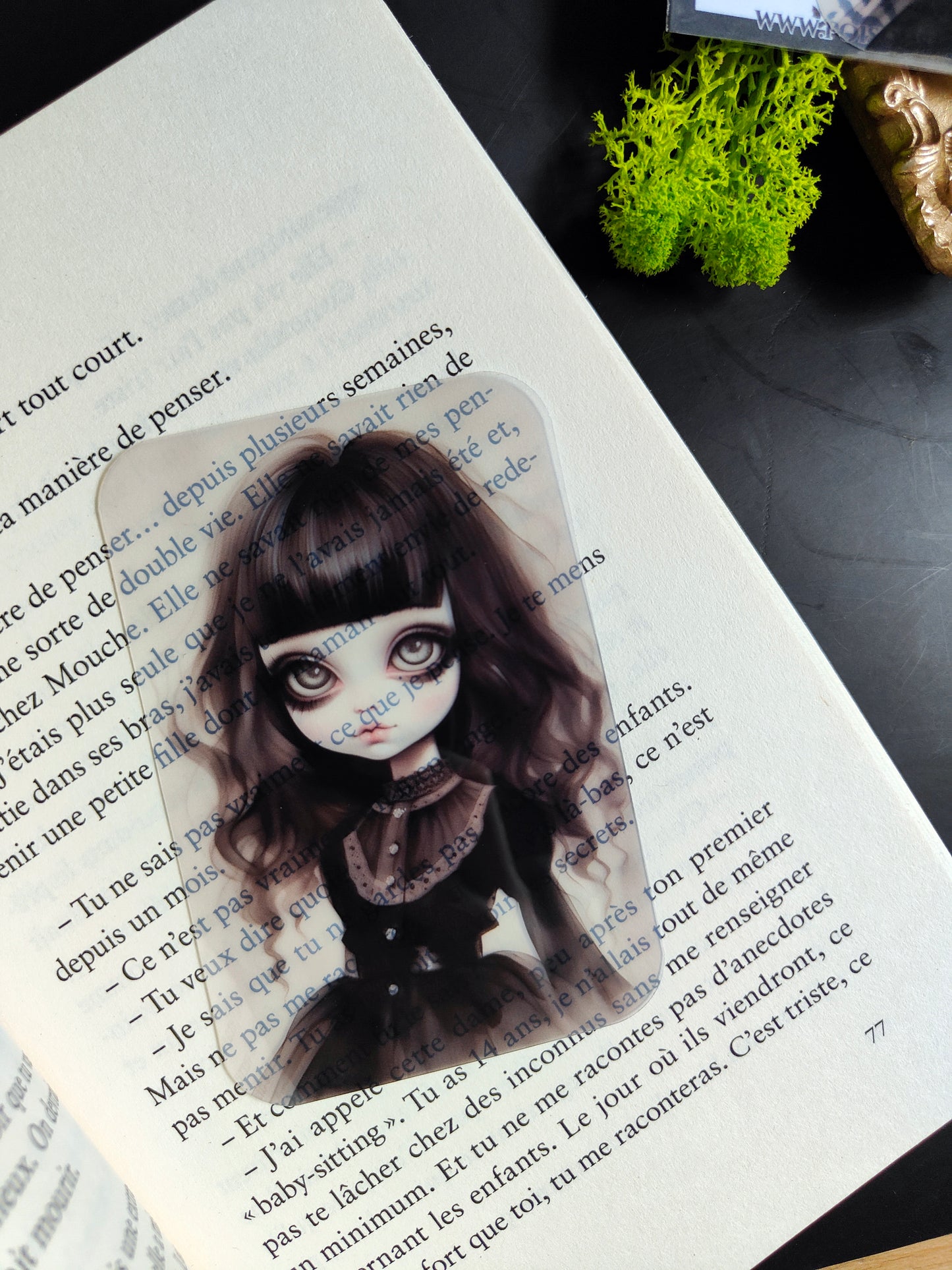 Transparent Bookmark "Creepy Girl"