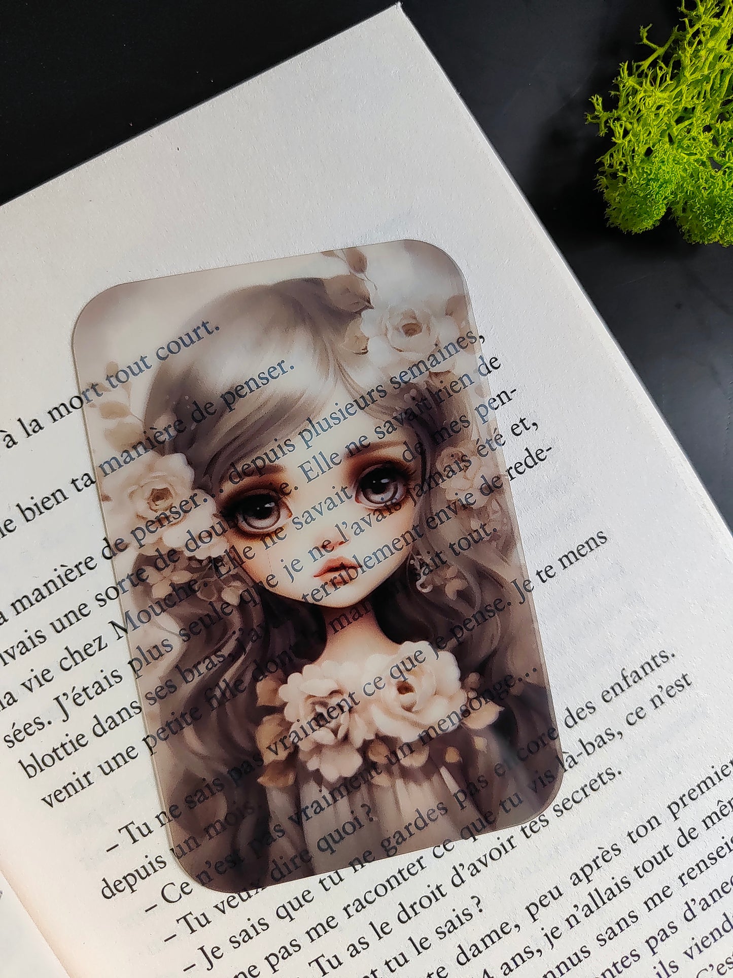 Transparent Bookmark "Creepy Girl"