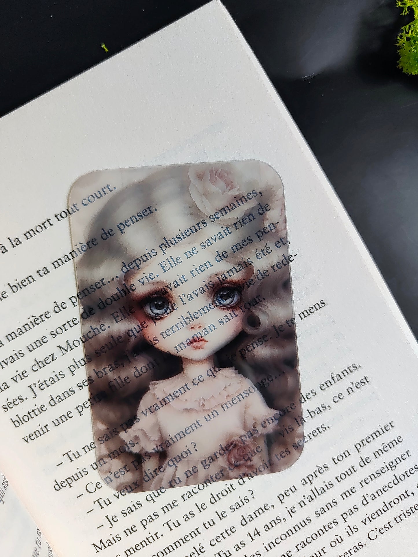 Marque-Page Transparent "Creepy Girl"