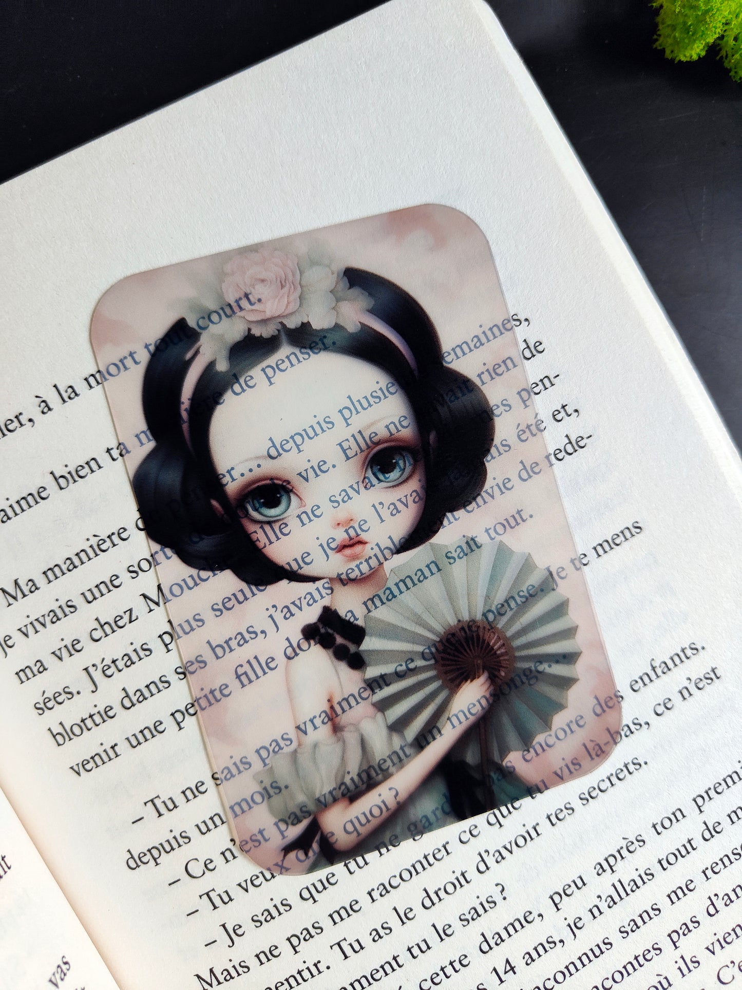 Transparent Bookmark "Creepy Girl"