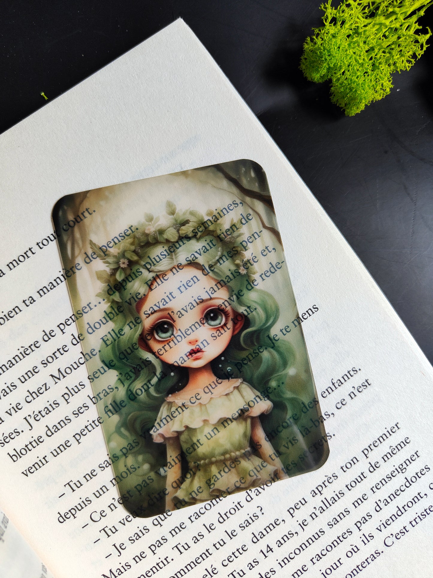 Transparent Bookmark "Creepy Girl"