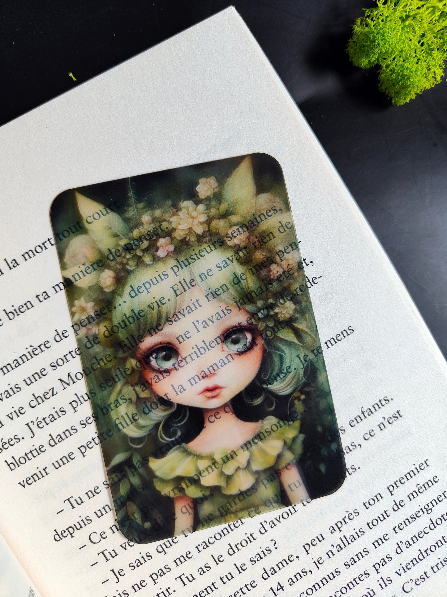 Transparent Bookmark "Creepy Girl"