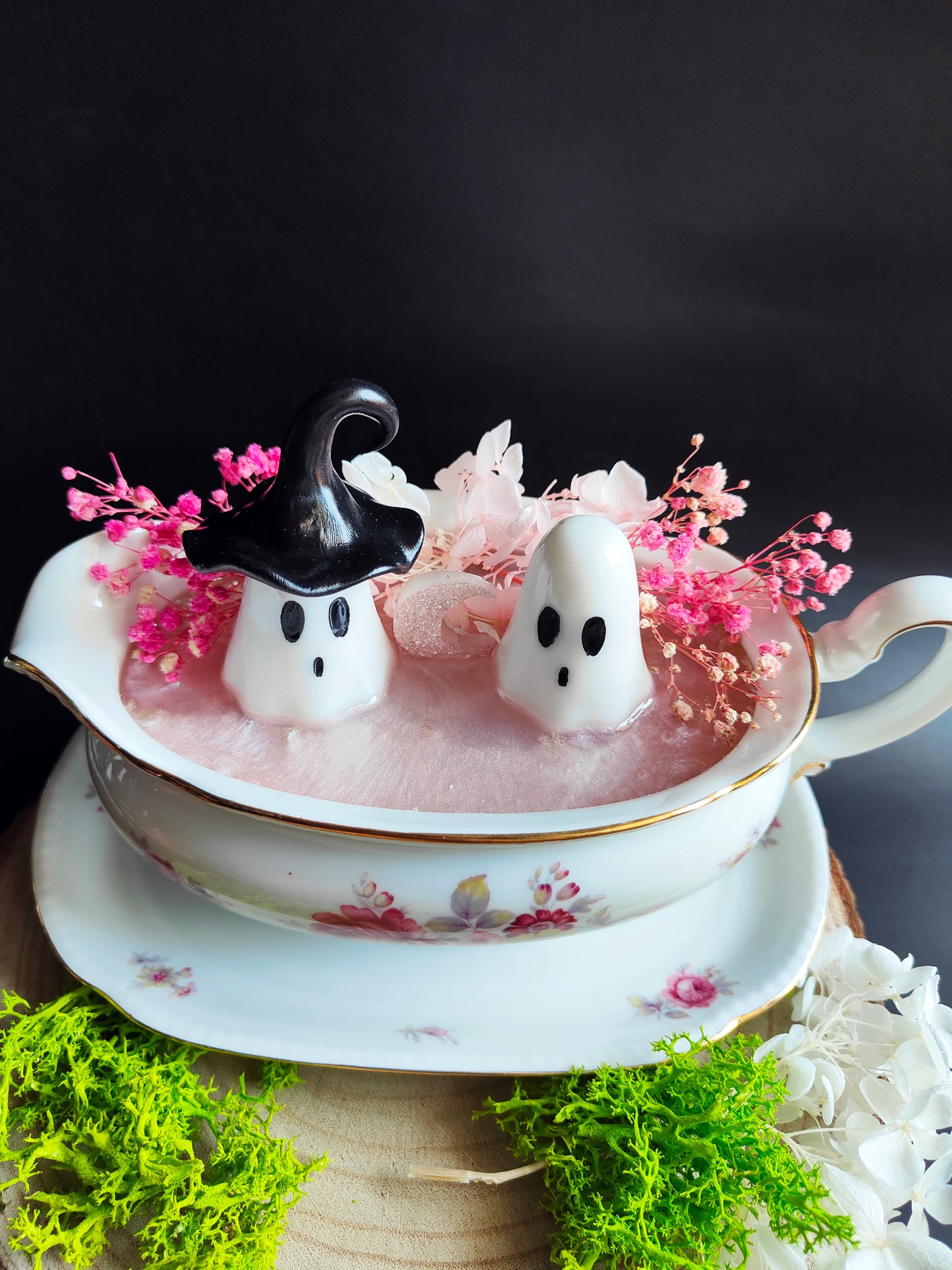 Ghosts in their Vintage tableware - Rose Edition