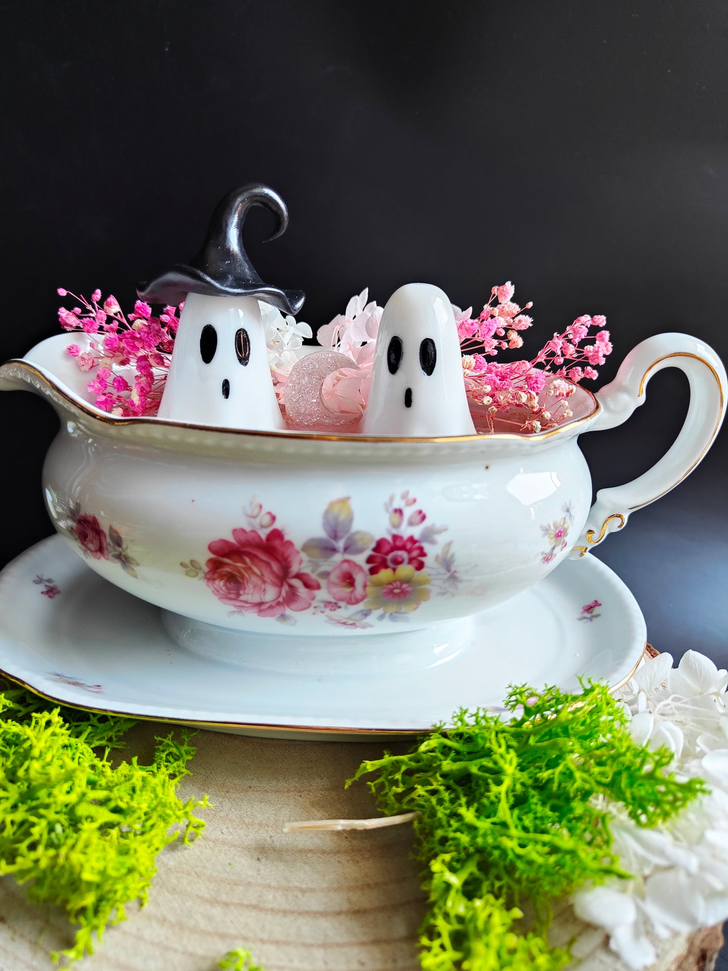 Ghosts in their Vintage tableware - Rose Edition