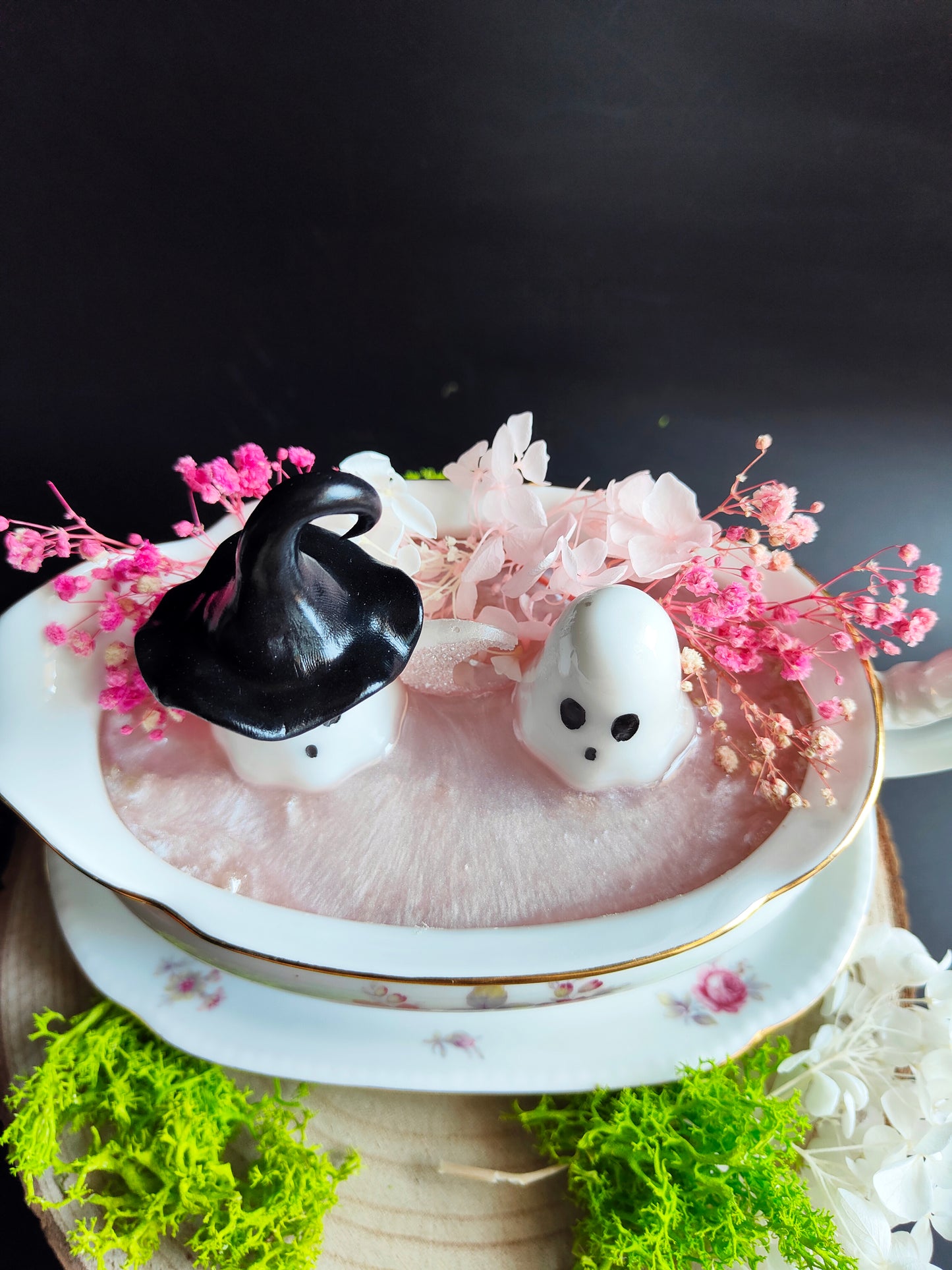 Ghosts in their Vintage tableware - Rose Edition