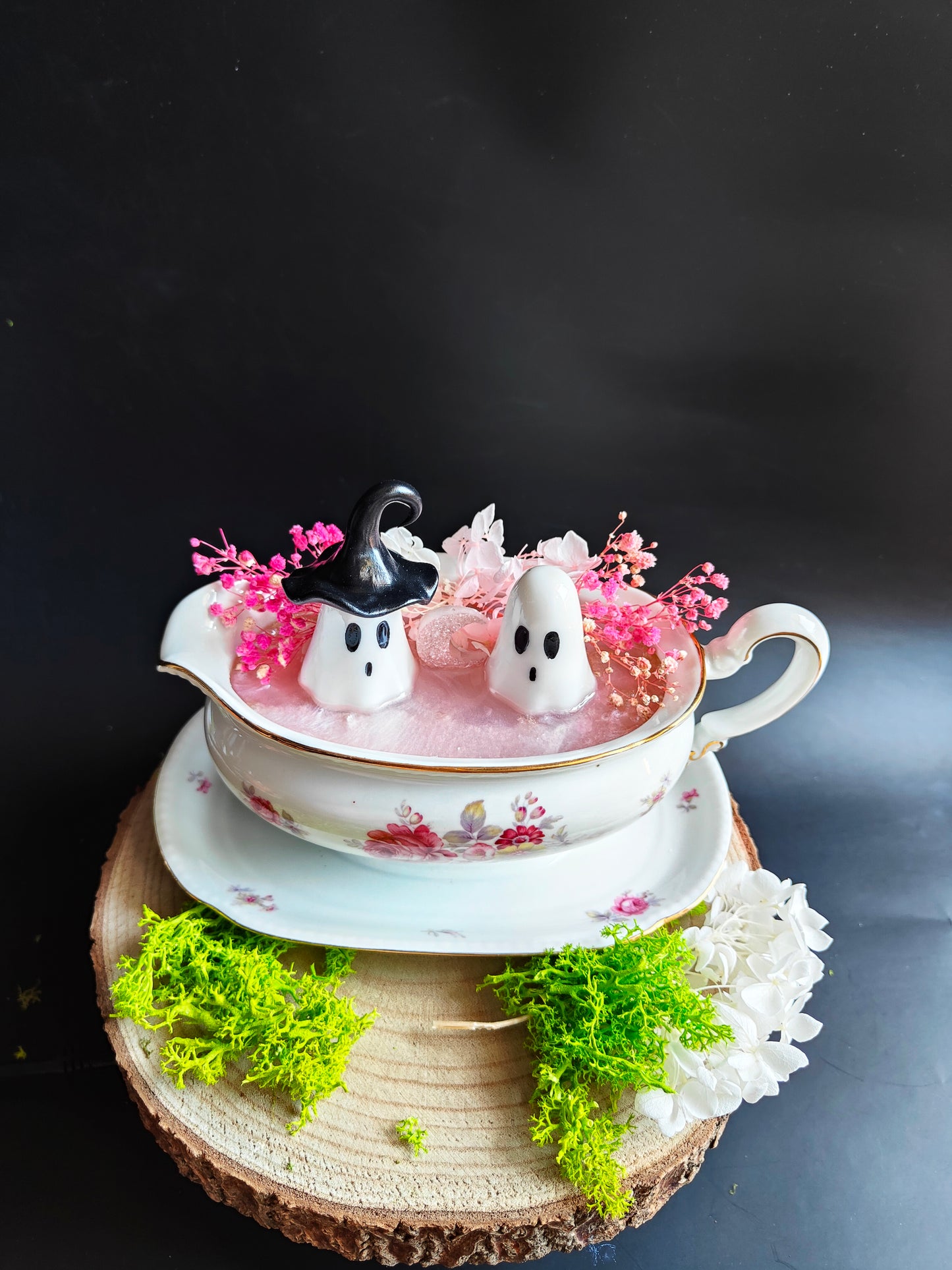 Ghosts in their Vintage tableware - Rose Edition