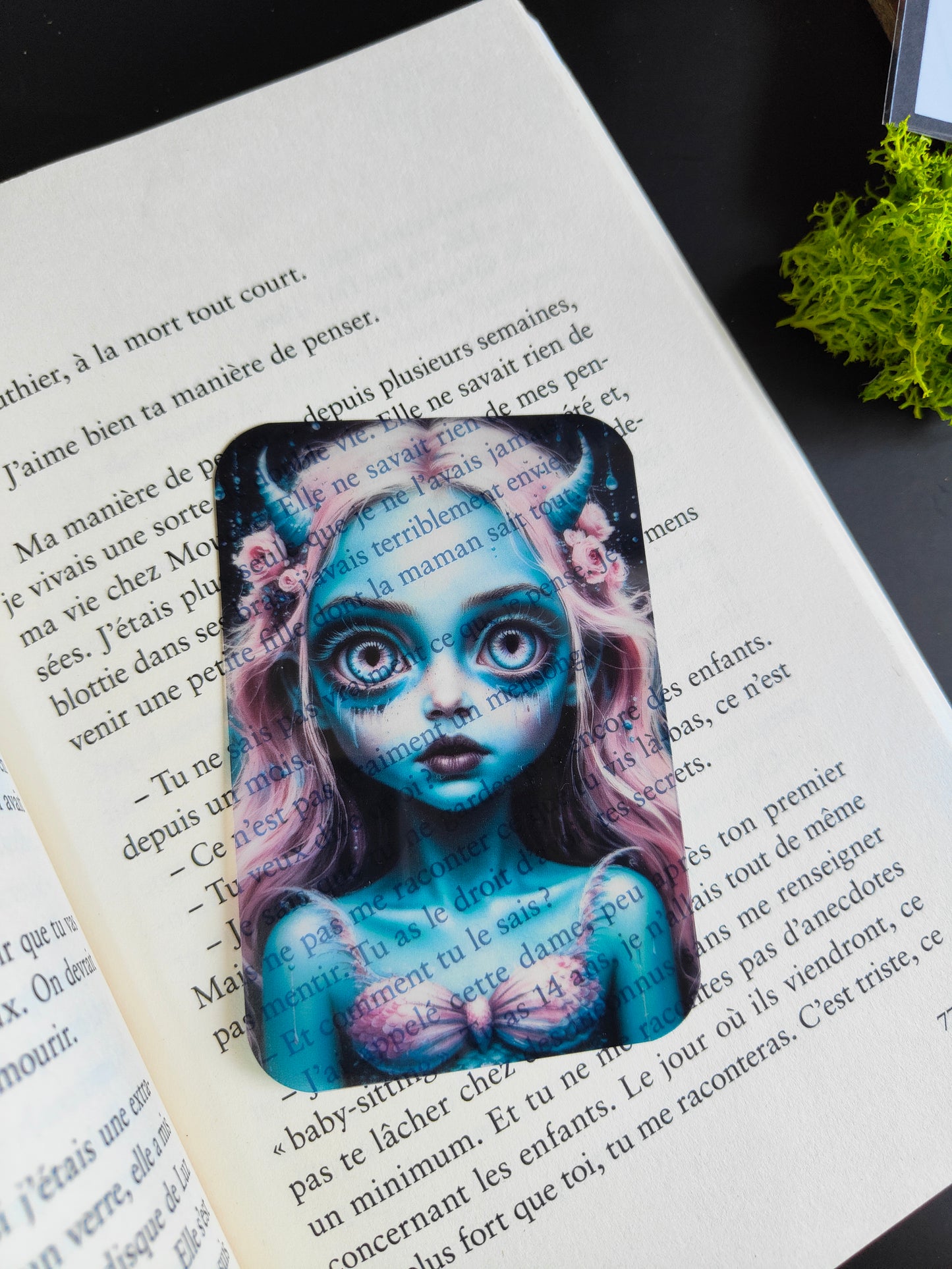 Transparent Bookmark "Spooky Girl"