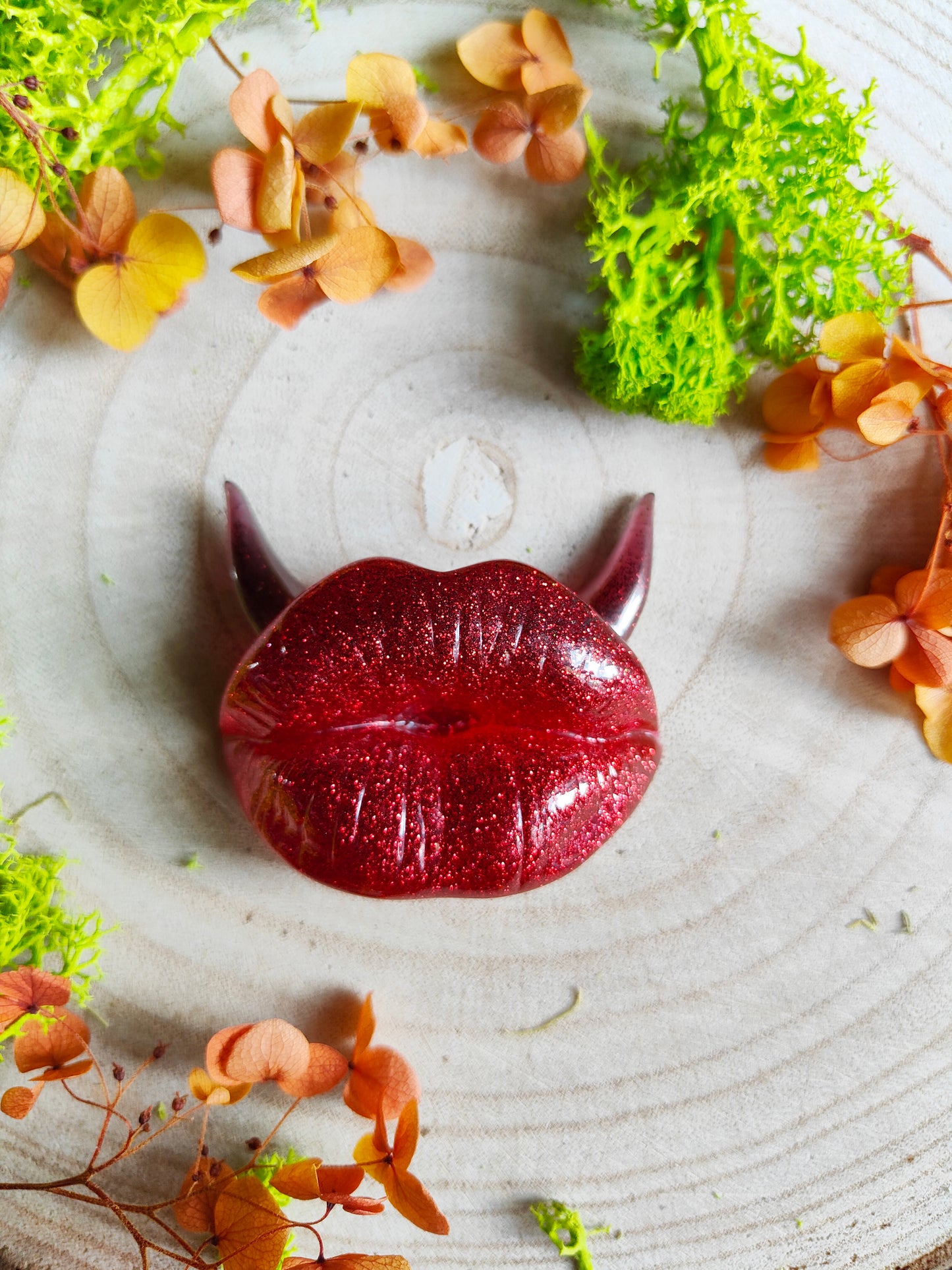 Magnet Résine - Bouche avec Cornes (Plusieurs Couleurs)