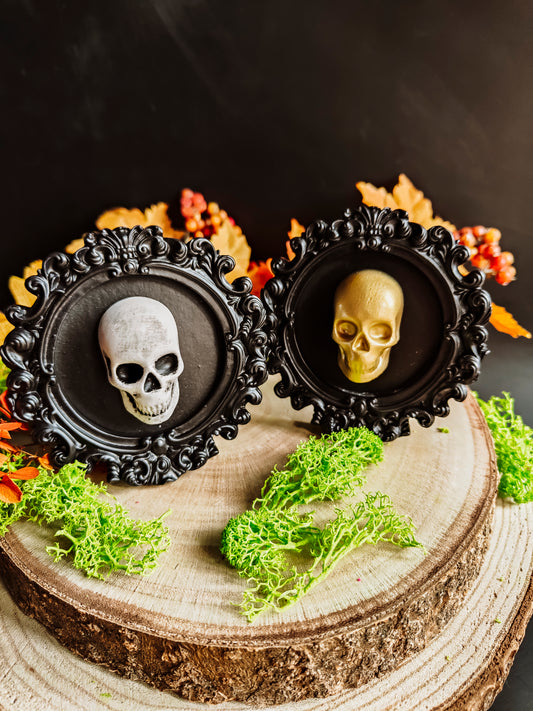 Small Round Frame "Skull"