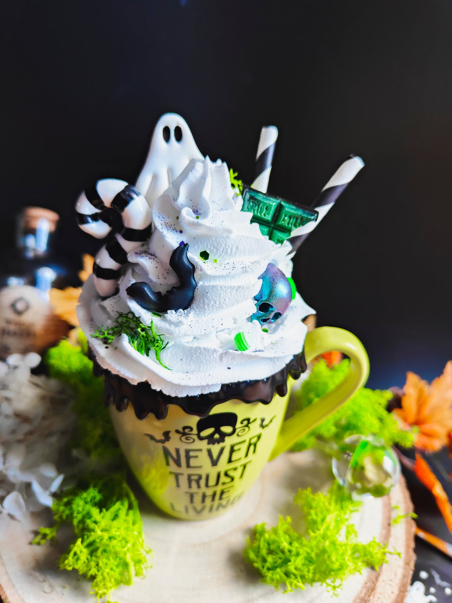 Tasse Chantilly Never Trust the Living - Halloween - Vert