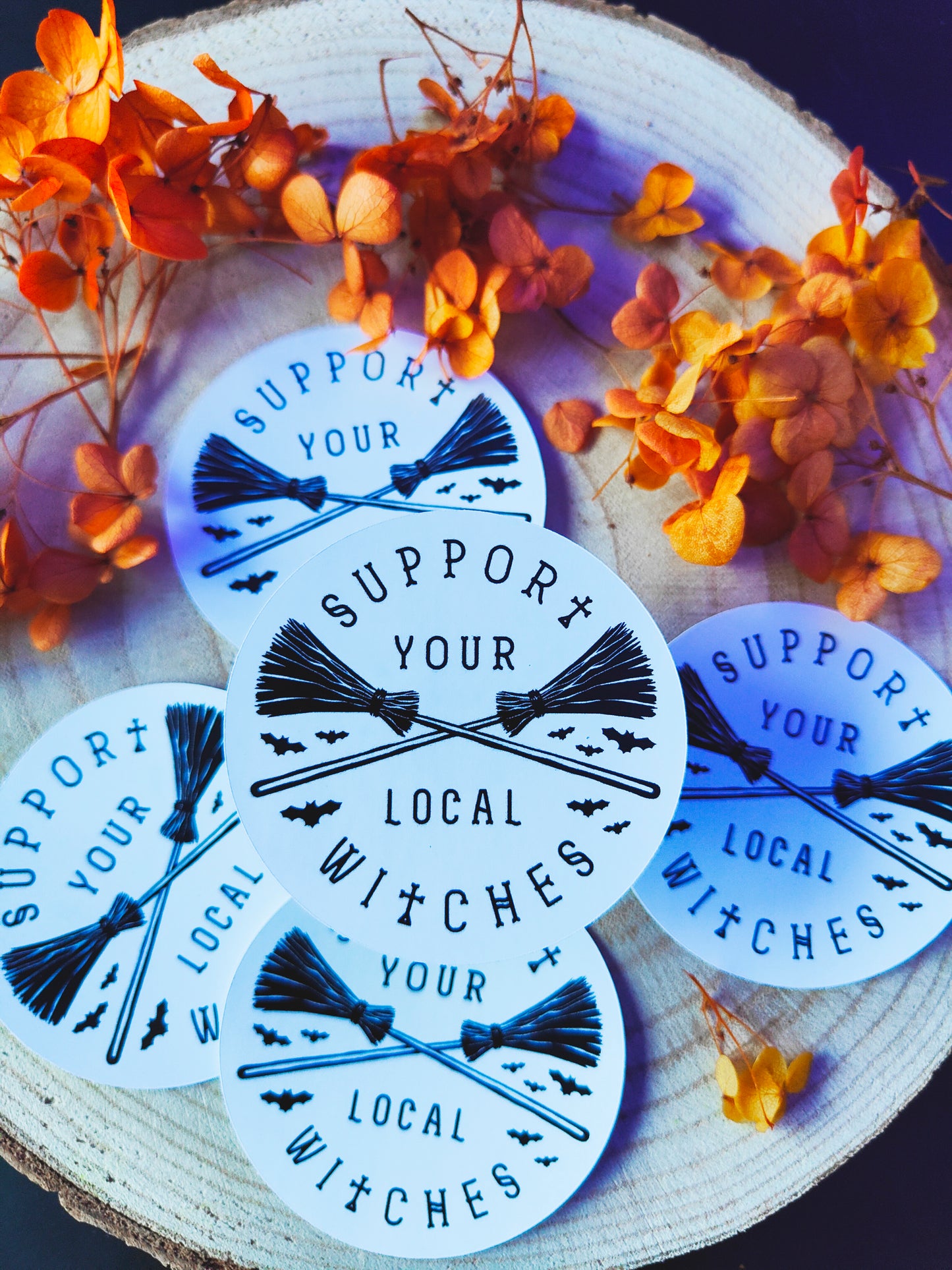 Stickers Autocollant Brillant "Support your Local Witch"