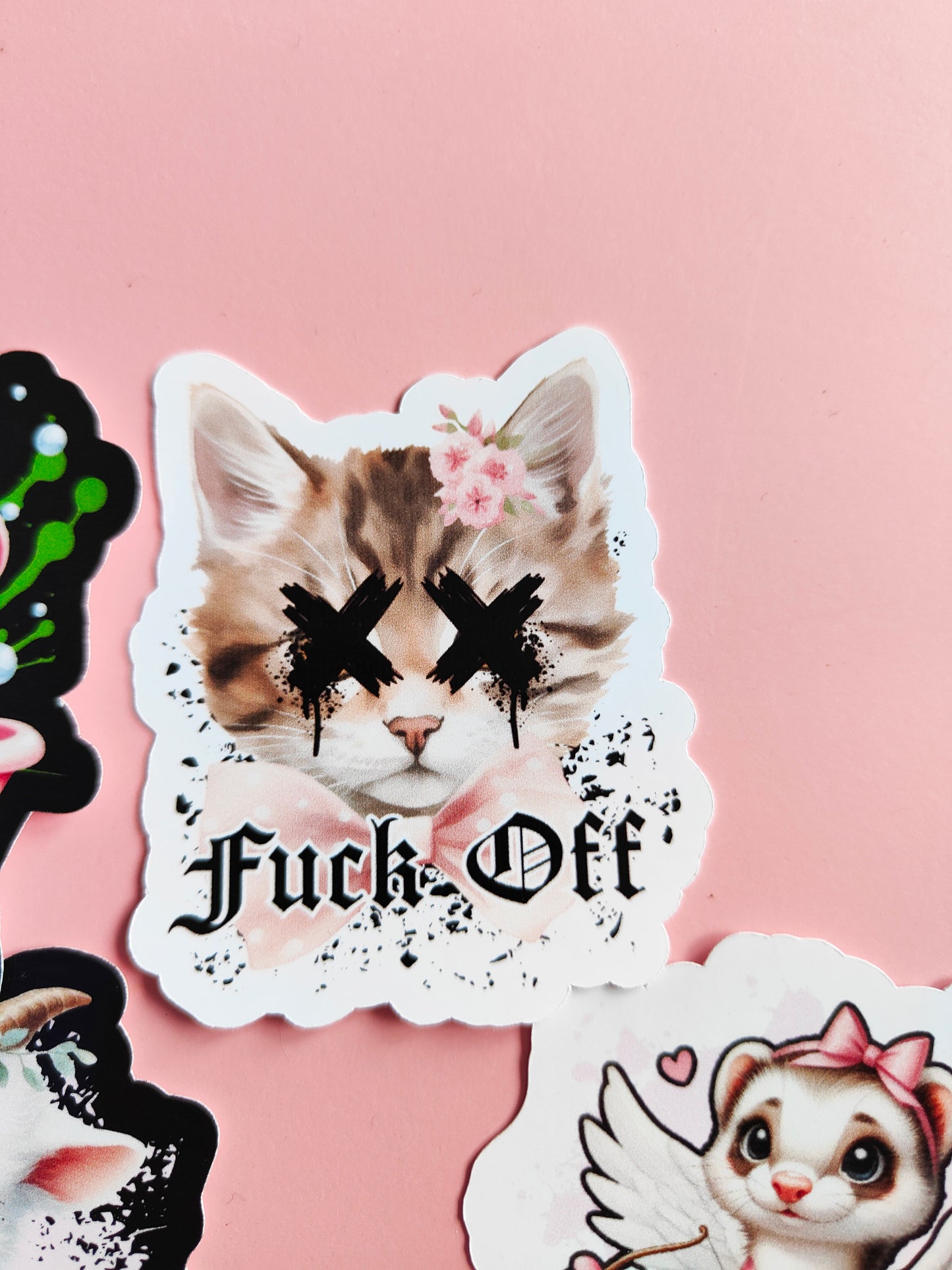 Stickers Autocollant "Fuck Off" Dark Kawaii/Humour Noir - Brillant ou Holographique