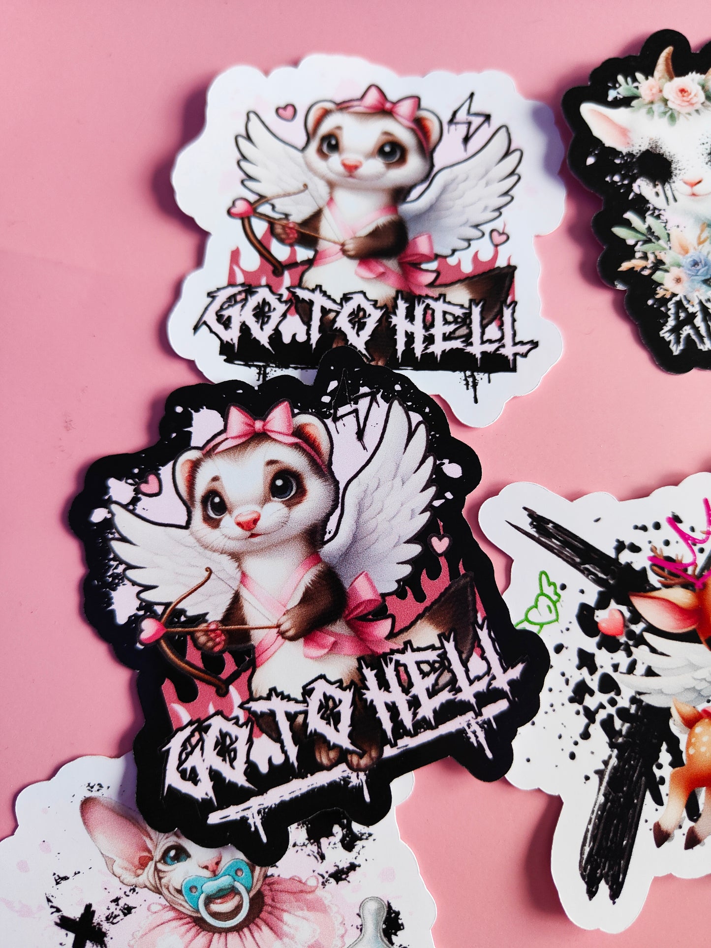 Stickers Autocollant "Go to Hell" Dark Kawaii/Humour Noir - Brillant ou Holographique