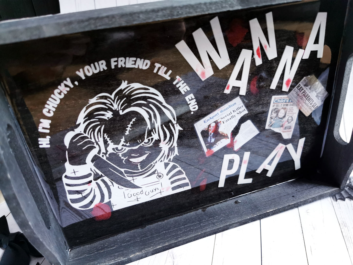 Black wooden tray "Wanna Play"?