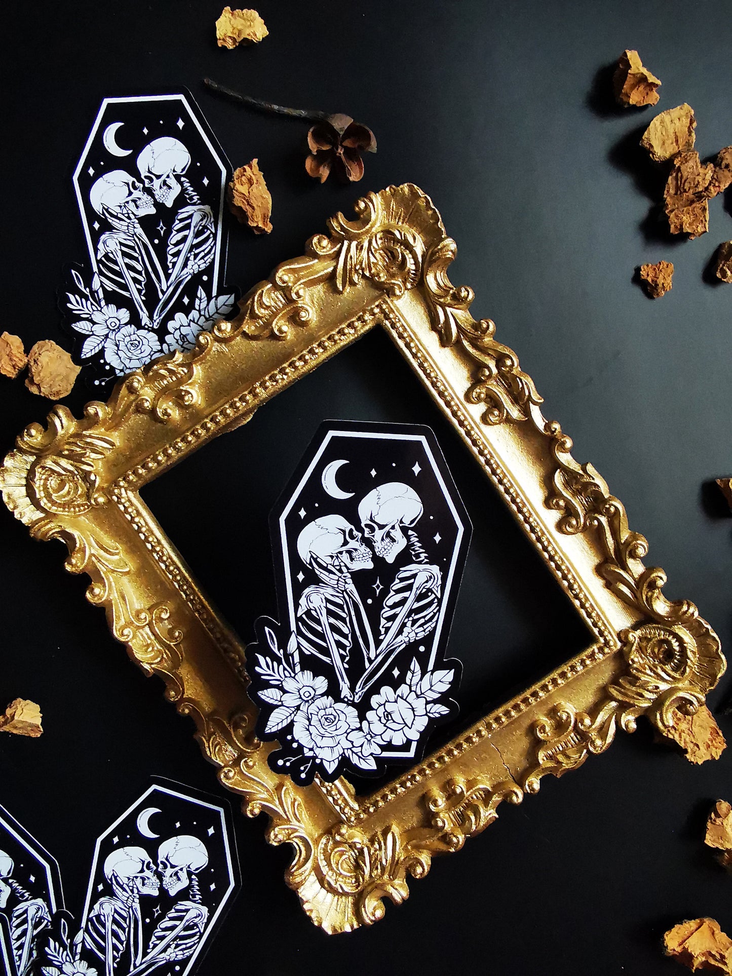 “Skull Lovers” stickers