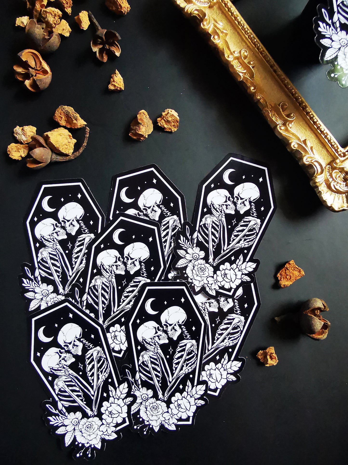 “Skull Lovers” stickers