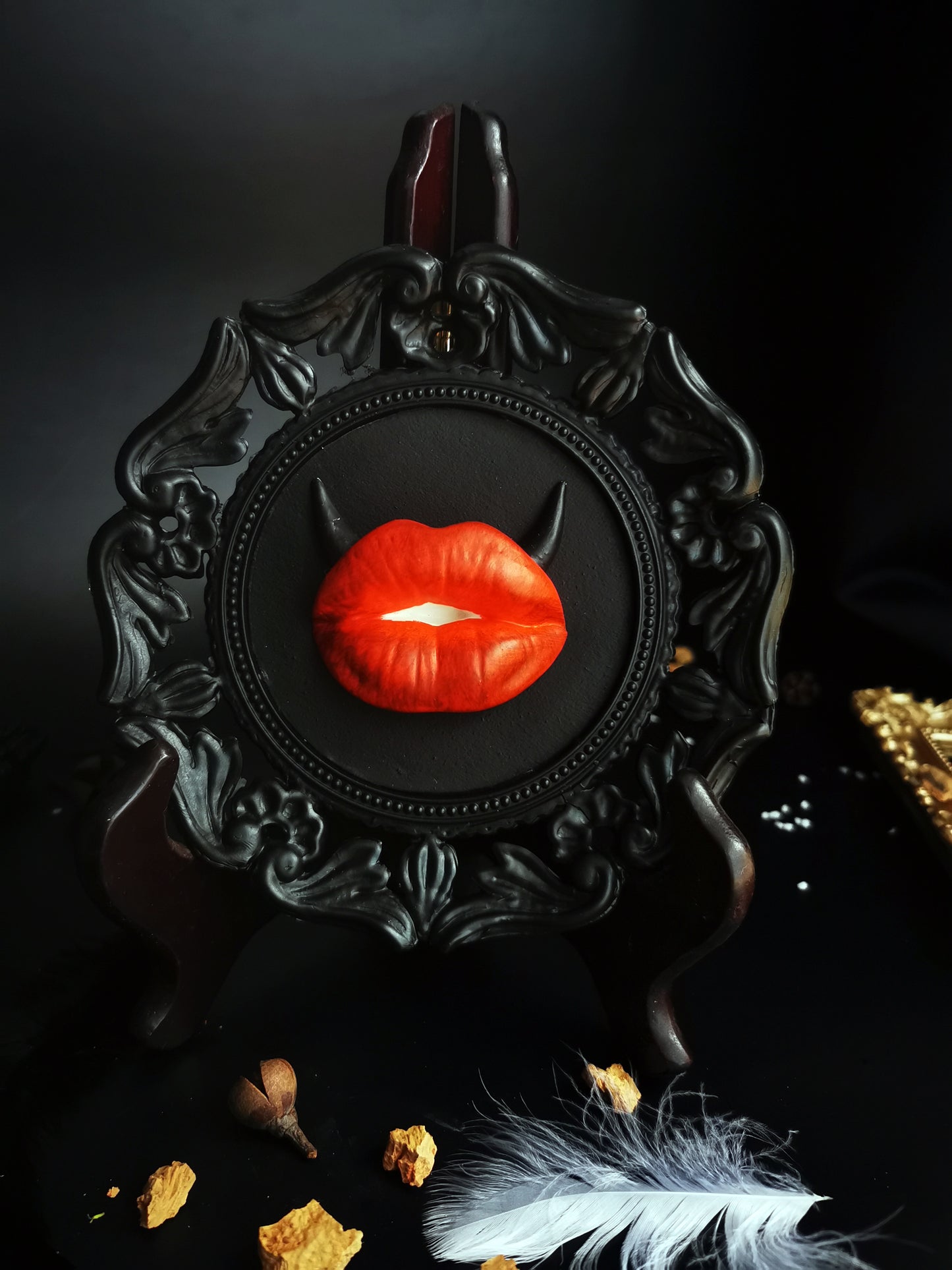 Vintage Frame "Devil Lips 1"