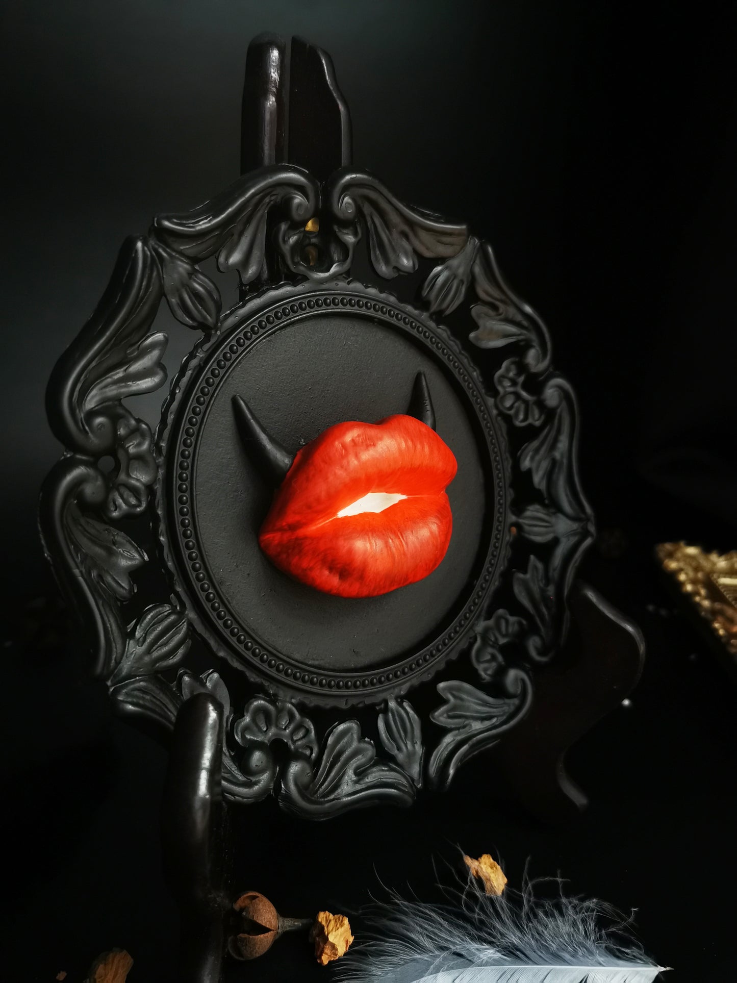 Vintage Frame "Devil Lips 1"